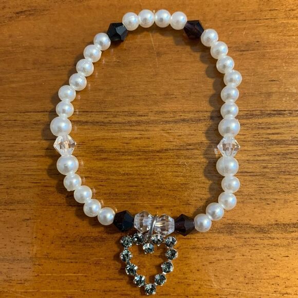 Handmade Pearl beaded bracelet heart charm - Picture 1 of 3